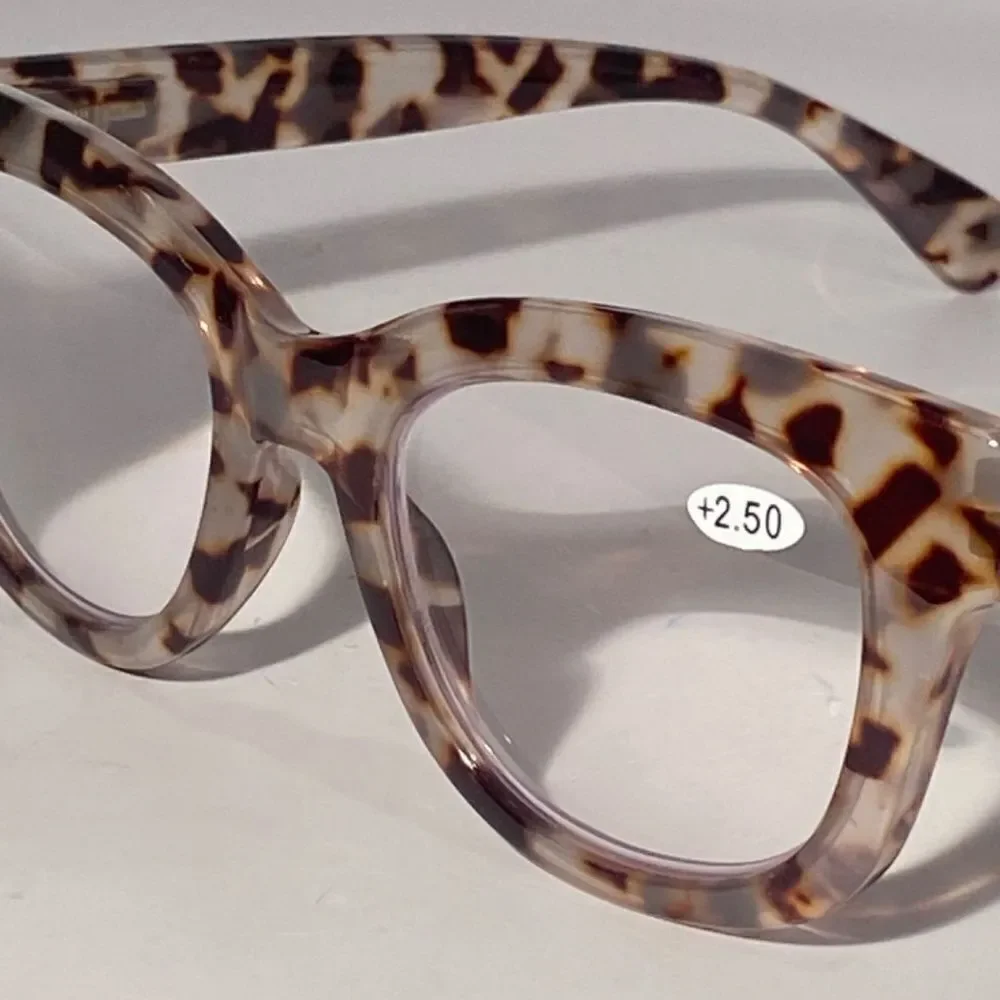 1143 Mona Reading Glasses 2.50 Sq Eyeglasses Pink and Black Tortoise Frames NWT